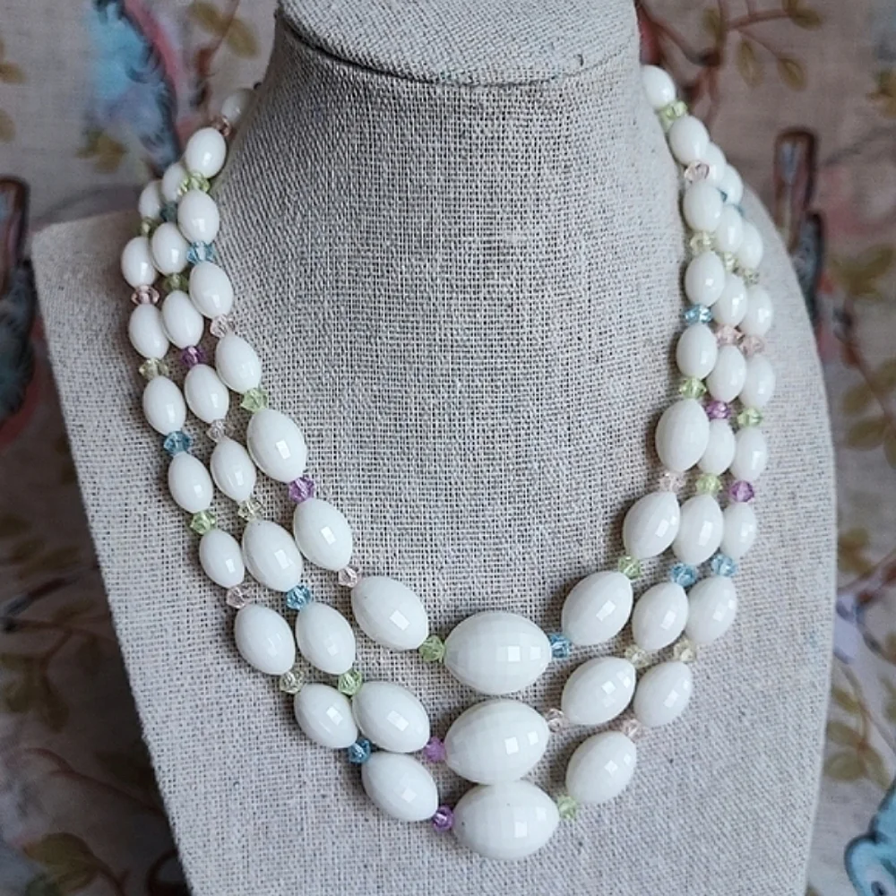 Western Germany Plastic Red Aurora Borealis Light Weight Beaded Vintage Necklace